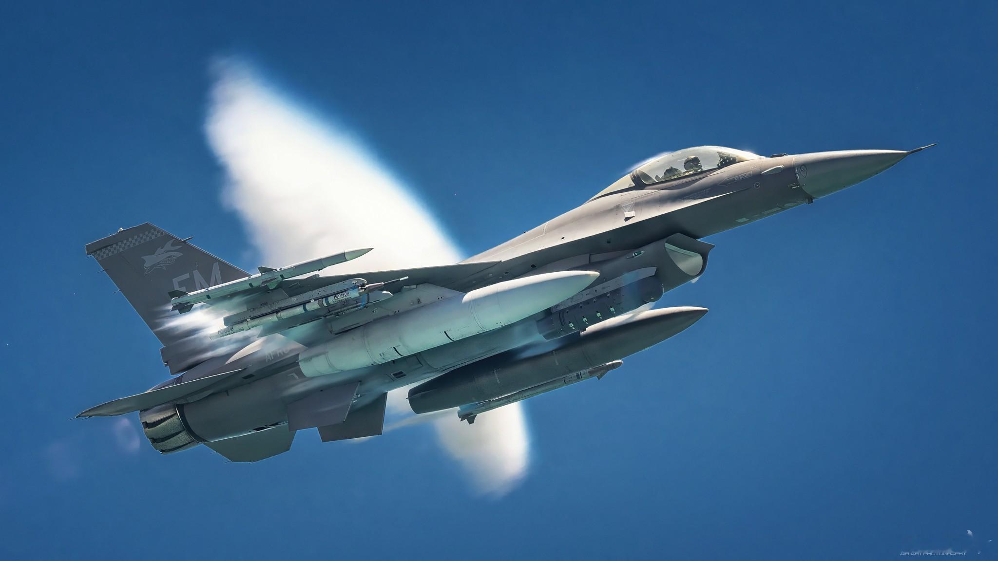 Hyundai Air & Sea Show 上的F-16 ​​​