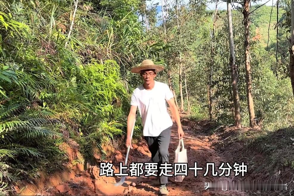 今天，唐尚珺更新了骑摩托旅行回家后干农活的视频。视频里，唐尚珺称，回家第一天也不