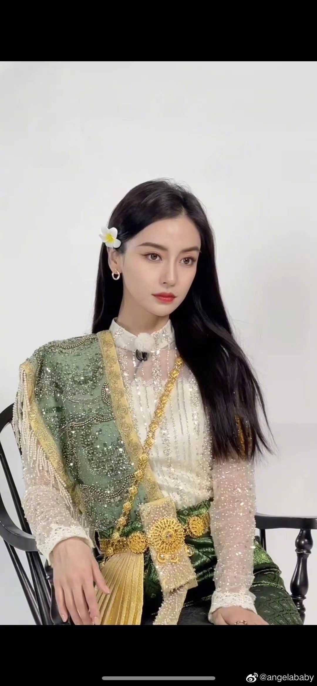 angelababy angelababy “我沿着星河捡着你遗落在月亮旁的浪漫