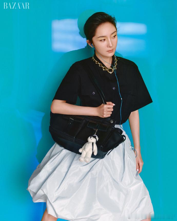 杨幂连庄时尚芭莎开季刊杨幂三登时尚芭莎开季刊杨幂芭莎开季封面来了！八次合作中的第