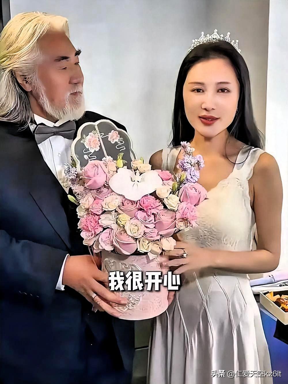 75岁的张纪中，近期又成了大刮。看着他那满头银发却依旧精神抖擞地带娃、秀恩爱，不