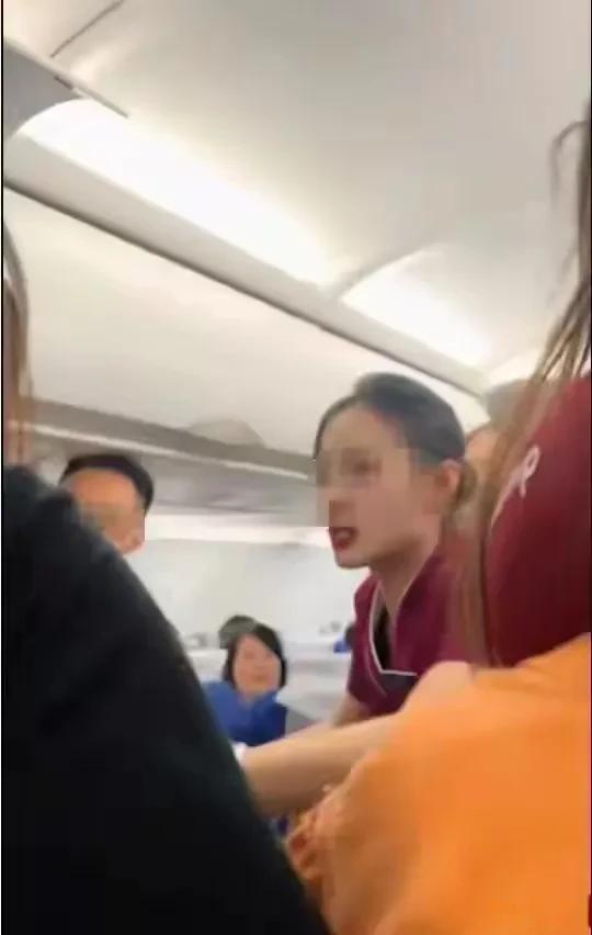 ‘他还是孩子，你就不能体谅他吗？’”
还真不能
有什么样的垃圾父母，就有什么样的