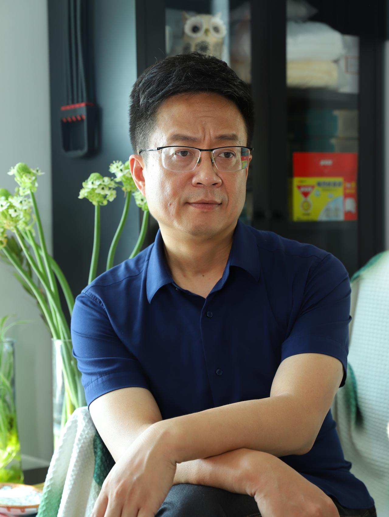 希望的橙色，如同初升的太阳，它给予我们力量和勇气去面对生活中的挑战。无论何时何地