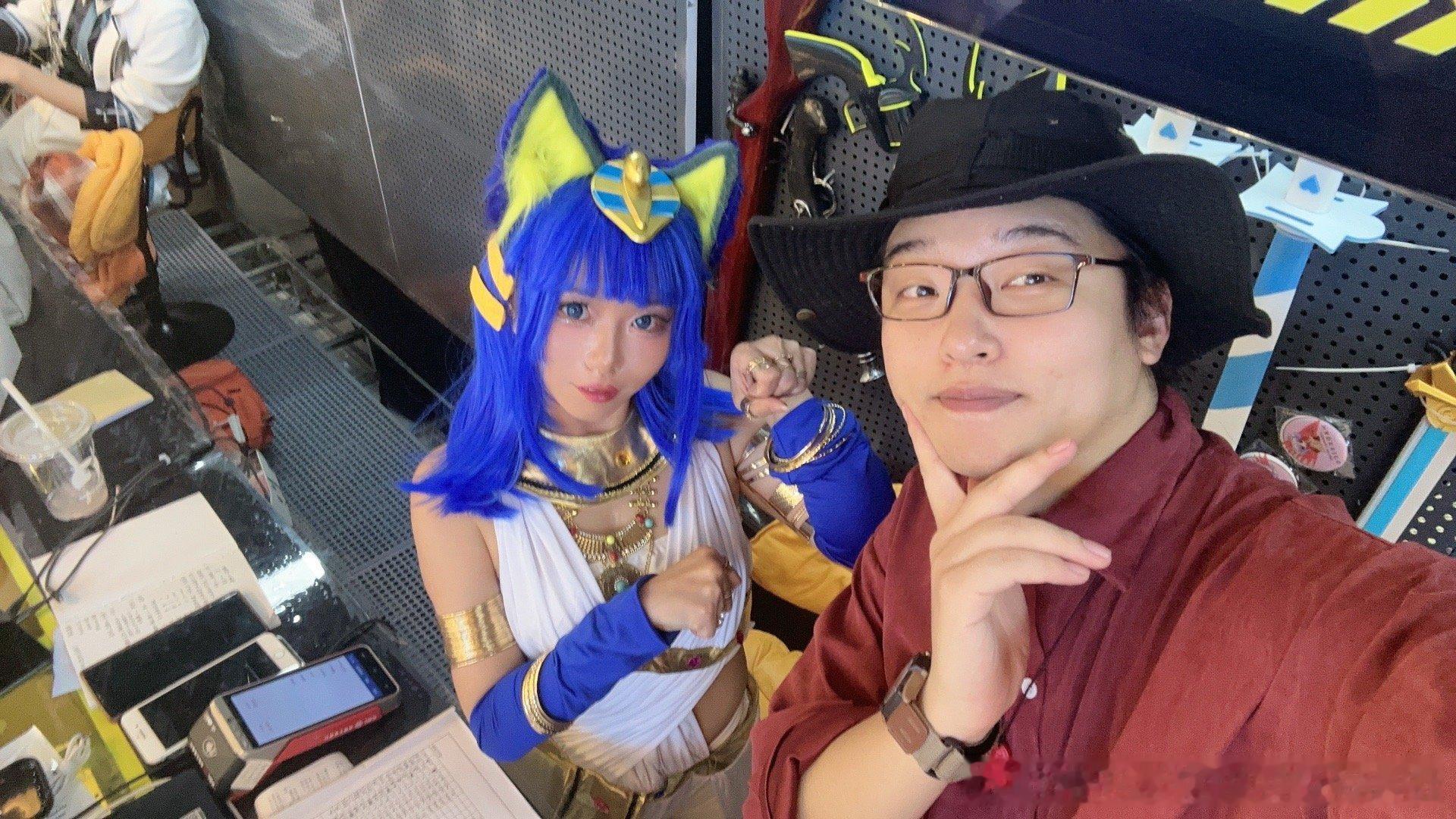 cosplay[超话]  昨天的小可爱们.哈哈哈哈.场照转正片.正片转场照.看到