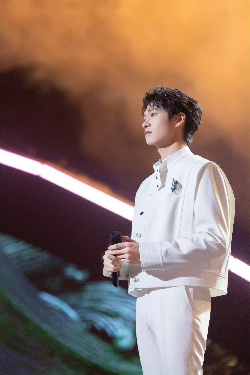 魏大勋画影流年古韵拉满魏大勋舞台诠释中式美学中国网络视听盛典古韵流转，画影成诗✨