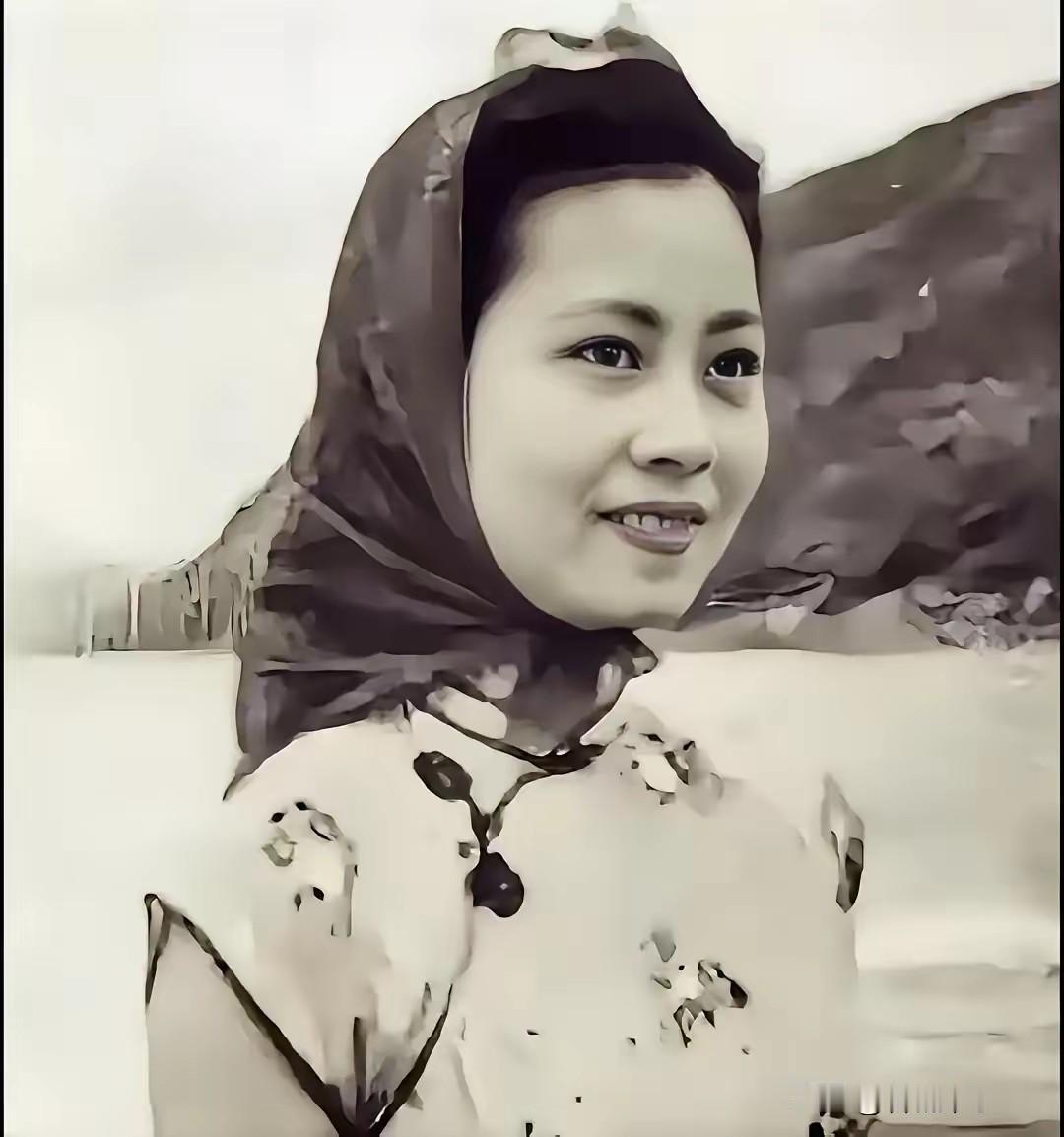1943年，东江纵队19岁女情报员被叛徒卖给日本人，跳江前她朝特务头子笑了一下—