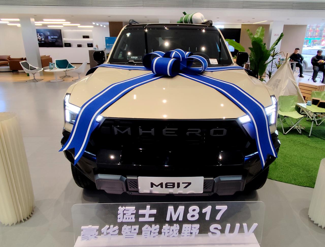 豪华智能越野SUV《猛士M817》
   2026款东风汽车与华为联合打造的，全