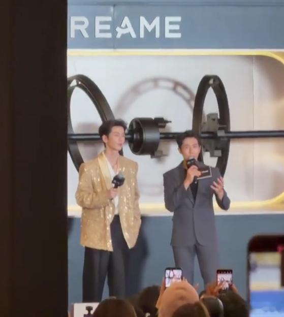 金西装遇上亮片装饰，张凌赫用自身气质驾驭出独有的风格，版型的设计凸显身形优势，装