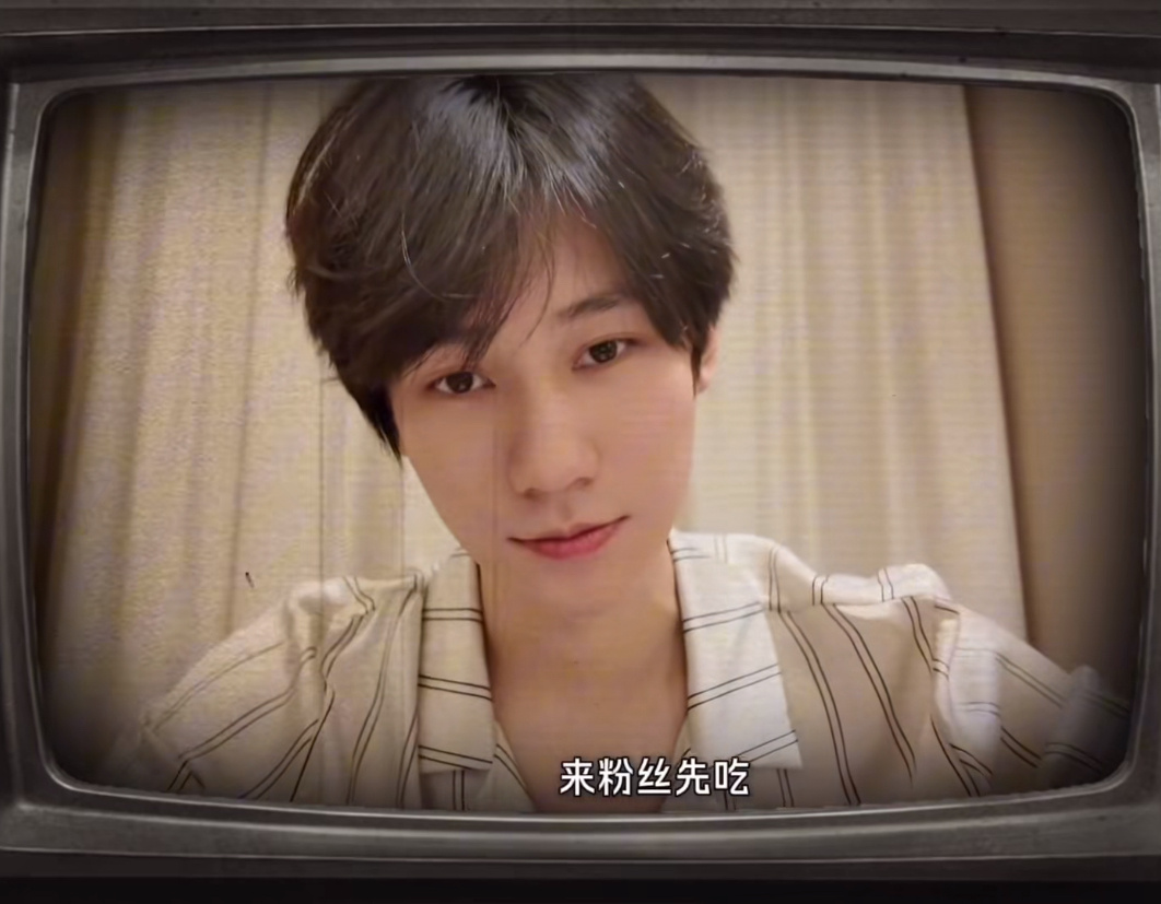 这大半夜的 从哪里开始吃 ​​​