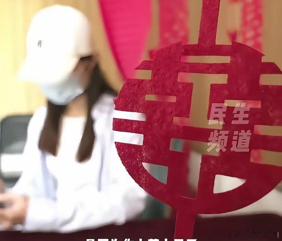 太尴尬了！河南信阳，女子换好衣服下来敬酒，却发现自己的客人都走了，自己花4万多举