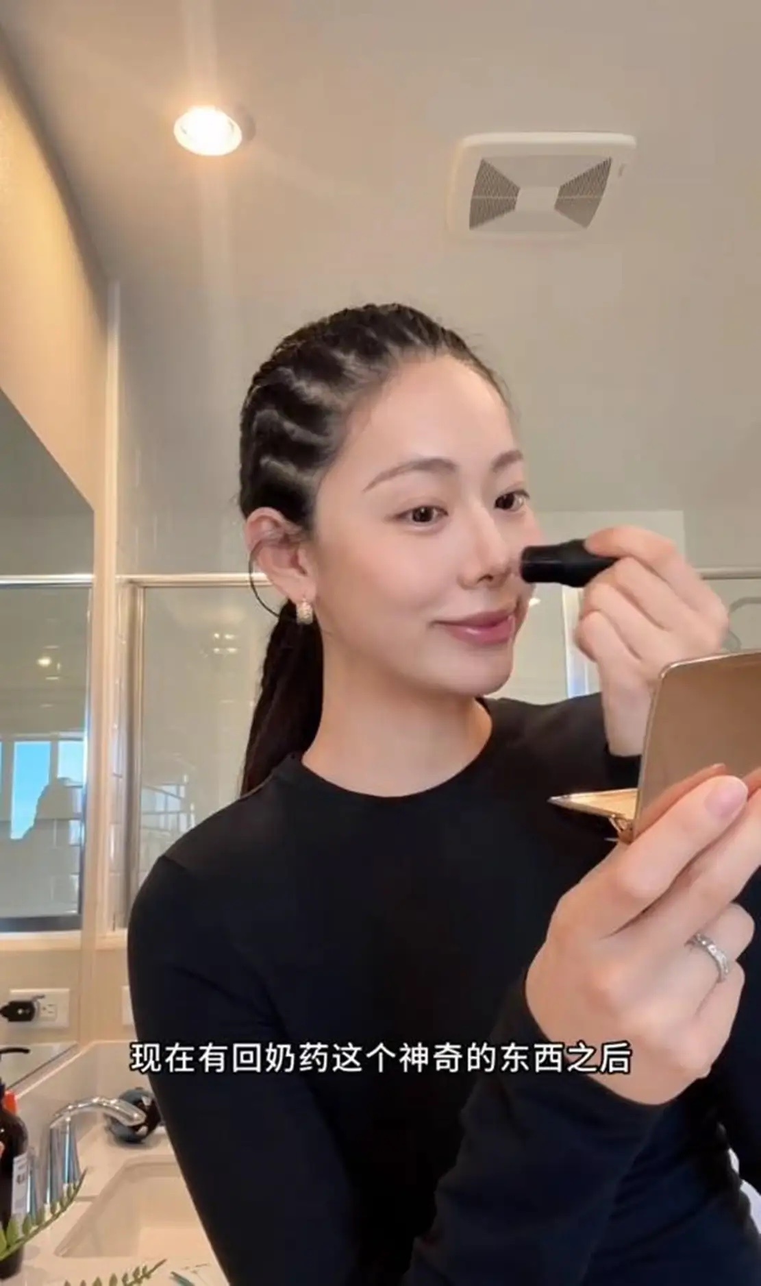 演员李萍小女儿太飒了！剖腹产生下女儿后第7天梳着脏辫逛街，主动吃回奶药不喂母乳，