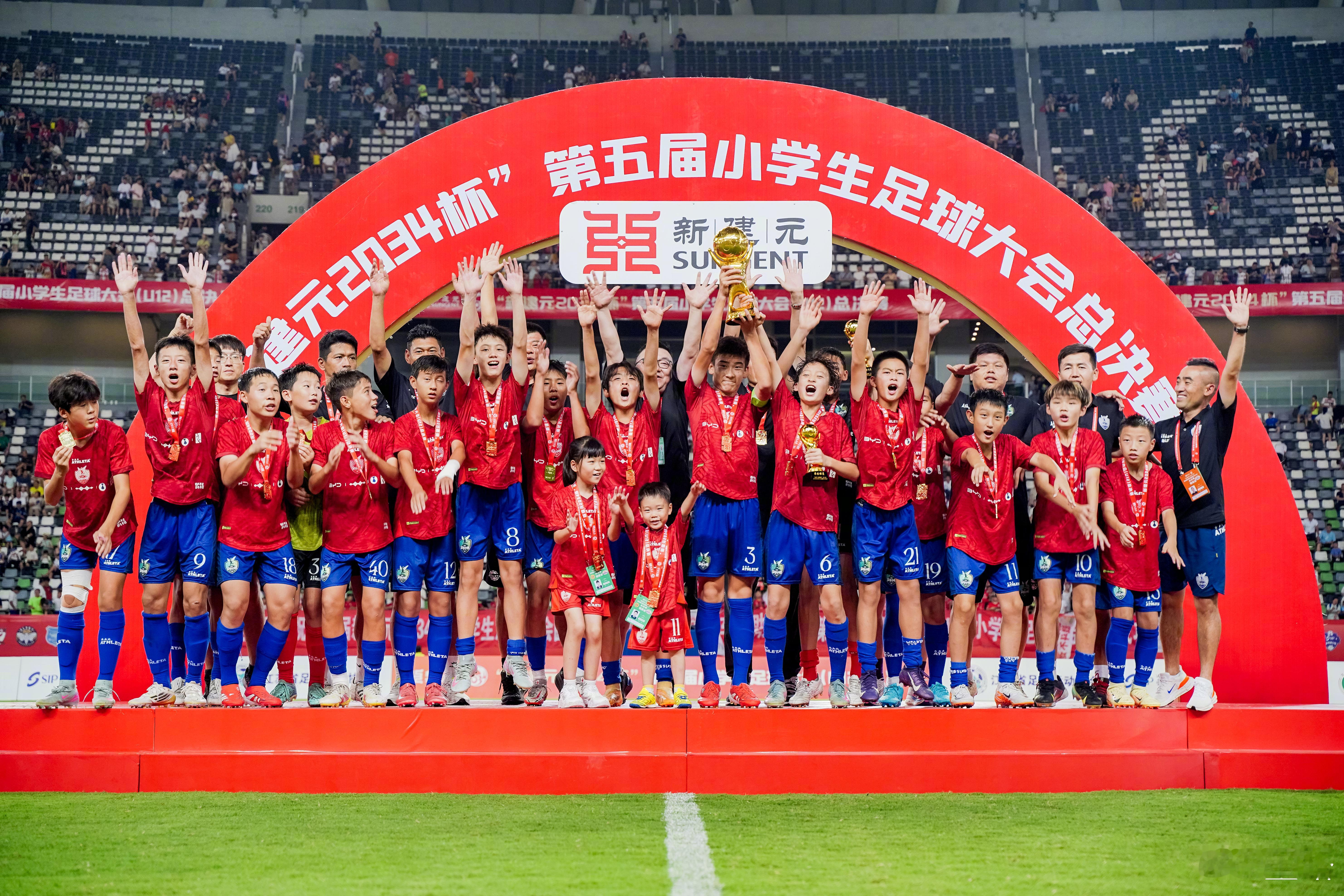 7月——比亚迪赞助中国足球小将 足球小将2013一骑绝尘2034杯 夺冠🏆足球