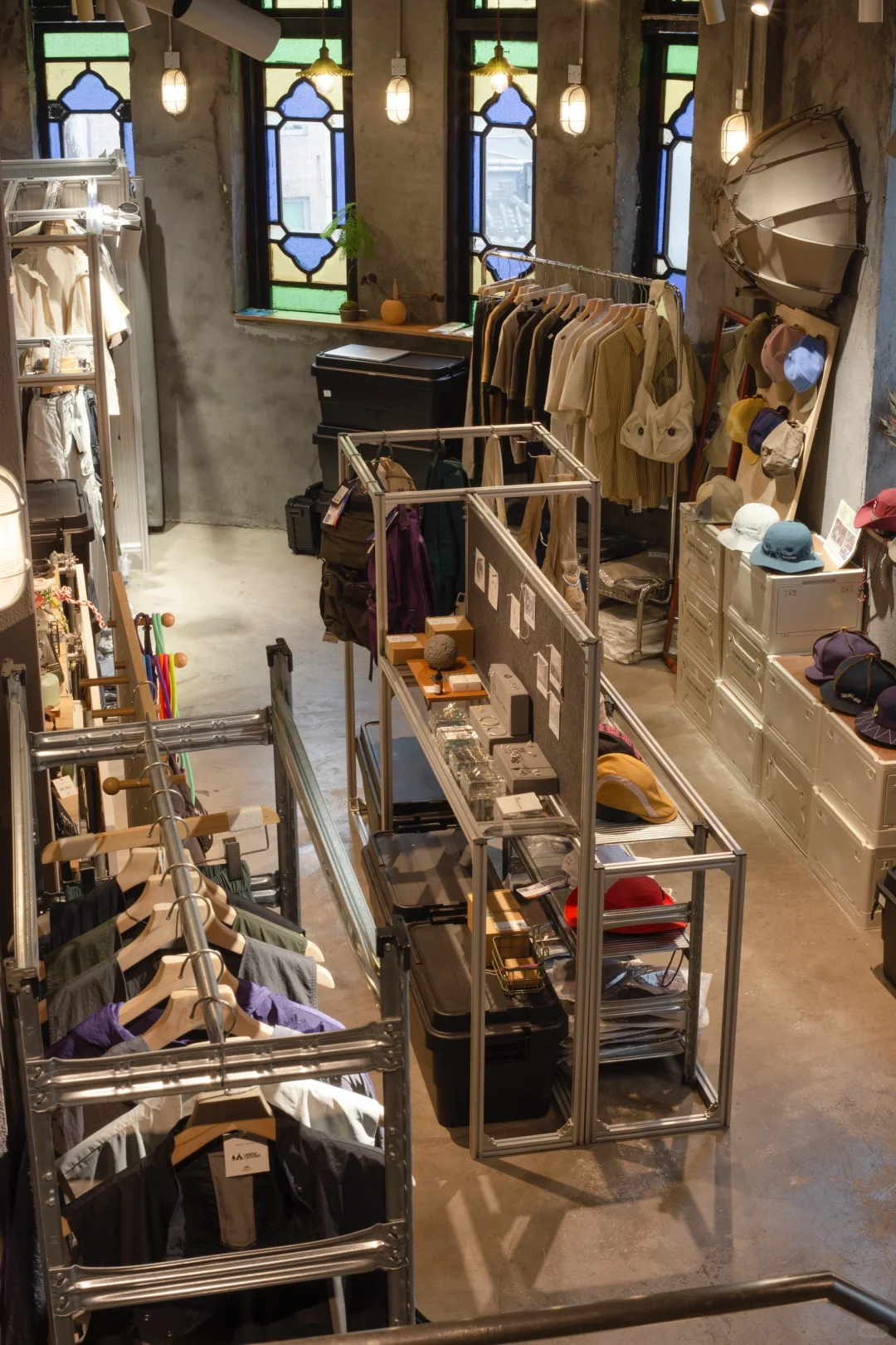 农历七月十五前就不露营啦，呆店里DIY铝型材