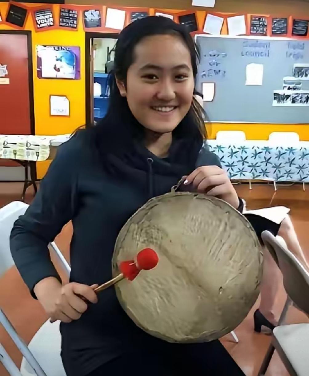 大快人心！2015年，曾拿烟头烫同学、扇耳光，赴美留学生翟云瑶在法庭上咆哮，无视