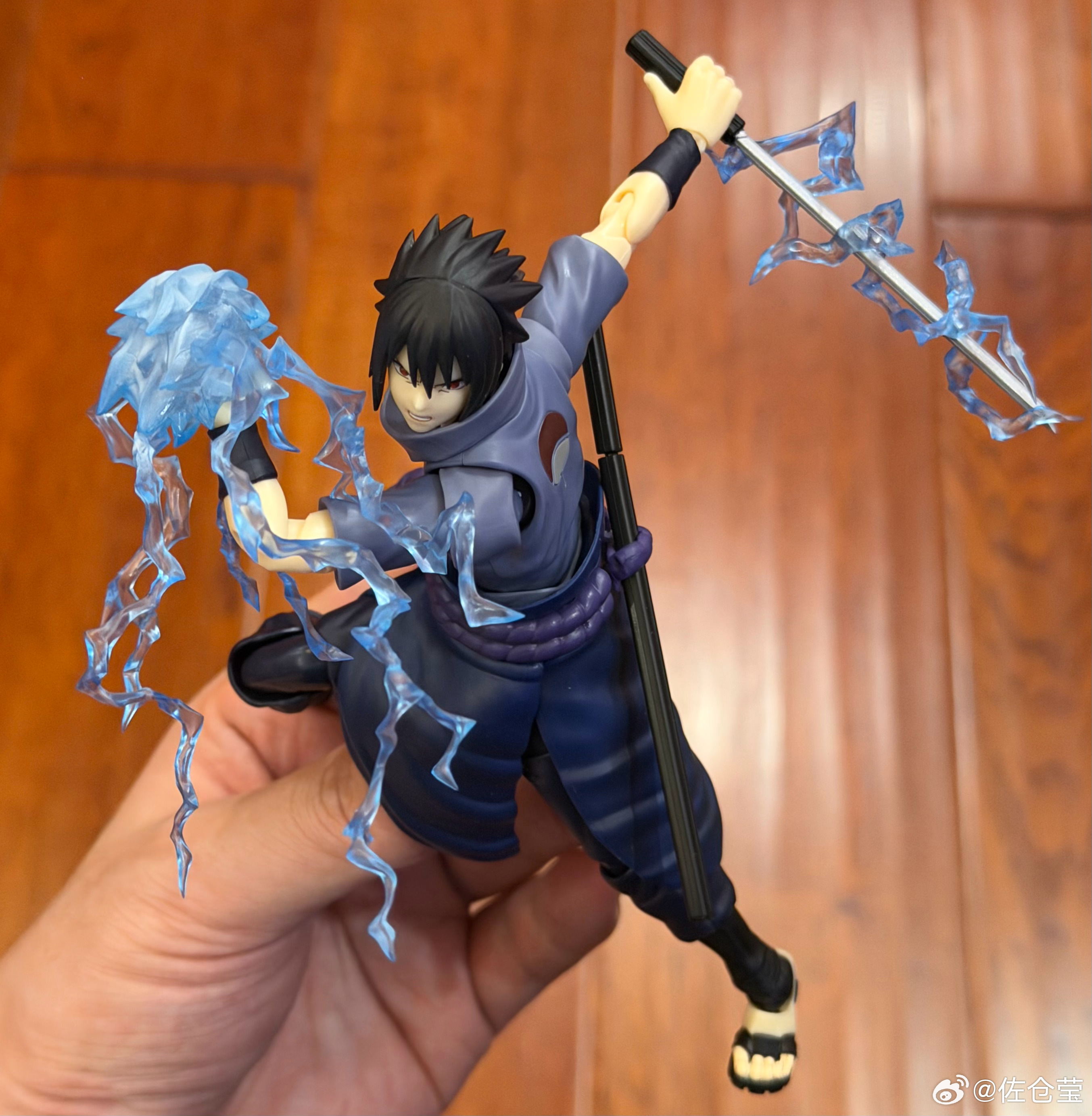 shf 宇智波佐助 驱散黑暗的孤高忍者以这个造型来说可动还是不错的，不过没有上个