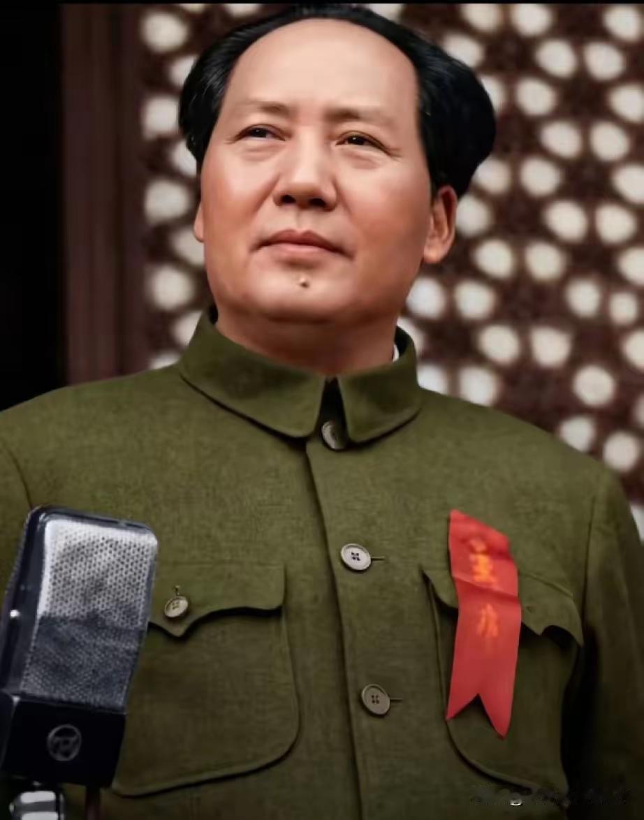 一句人民万岁，震彻百年，开启东方新纪元
 
这一声穿越时空的呐喊，至今听来仍让人