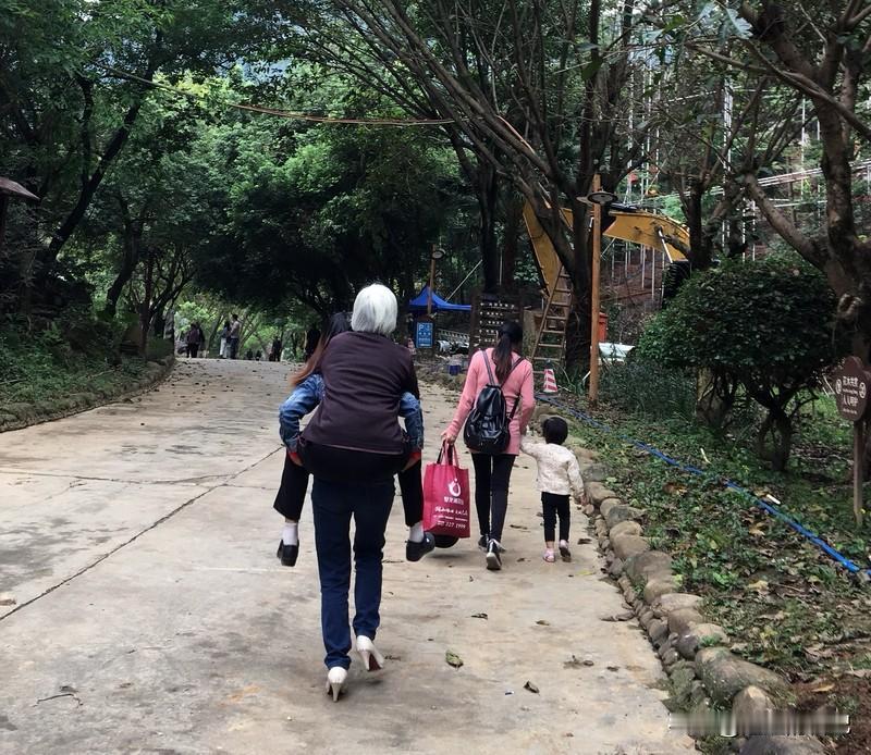 男子岳父岳母住在他家15年，照顾大了外孙子，外孙女，现在，自己父母居然要来养老，