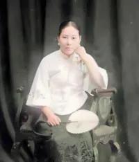 1935年11月13日下午，天津居士林佛堂内，诵经声被三声震耳欲聋的枪响无情撕裂