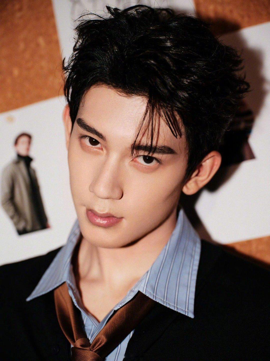 以为挖到05后新墙头，结果人家已经出道19年了！《树影迷宫》里和刘琳演母子、跟廖