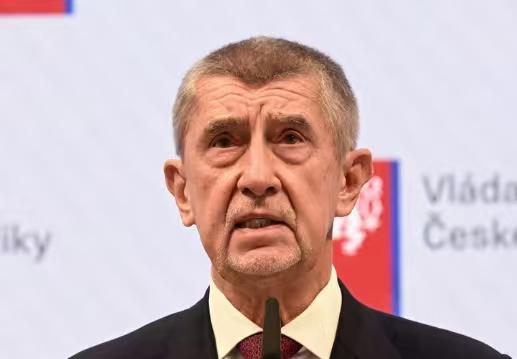 【柏林时事】捷克新任总理巴比什6日表示，有意继续维持由该国主导、从非西方国家采购