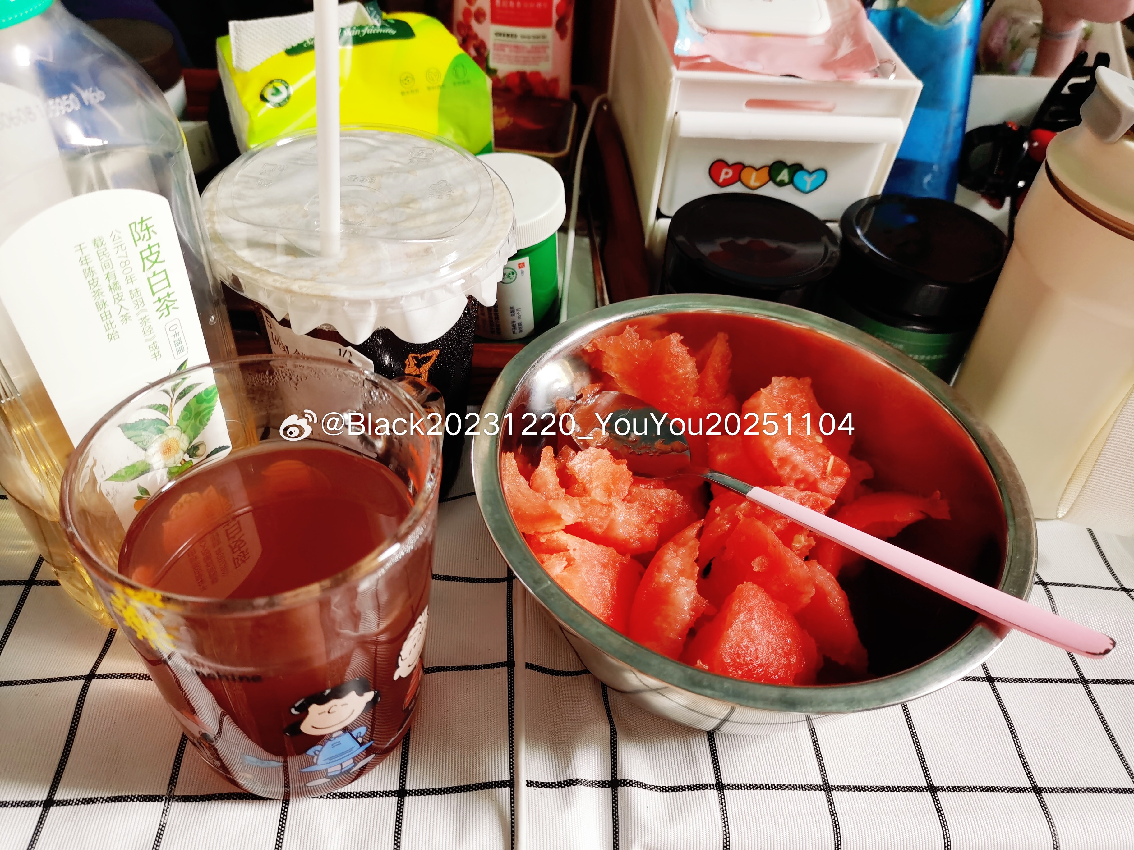 最近北京多雨 湿气重老头给煮了红豆薏米水 因为要刷体脂 所以小黄油拿铁也被换成了
