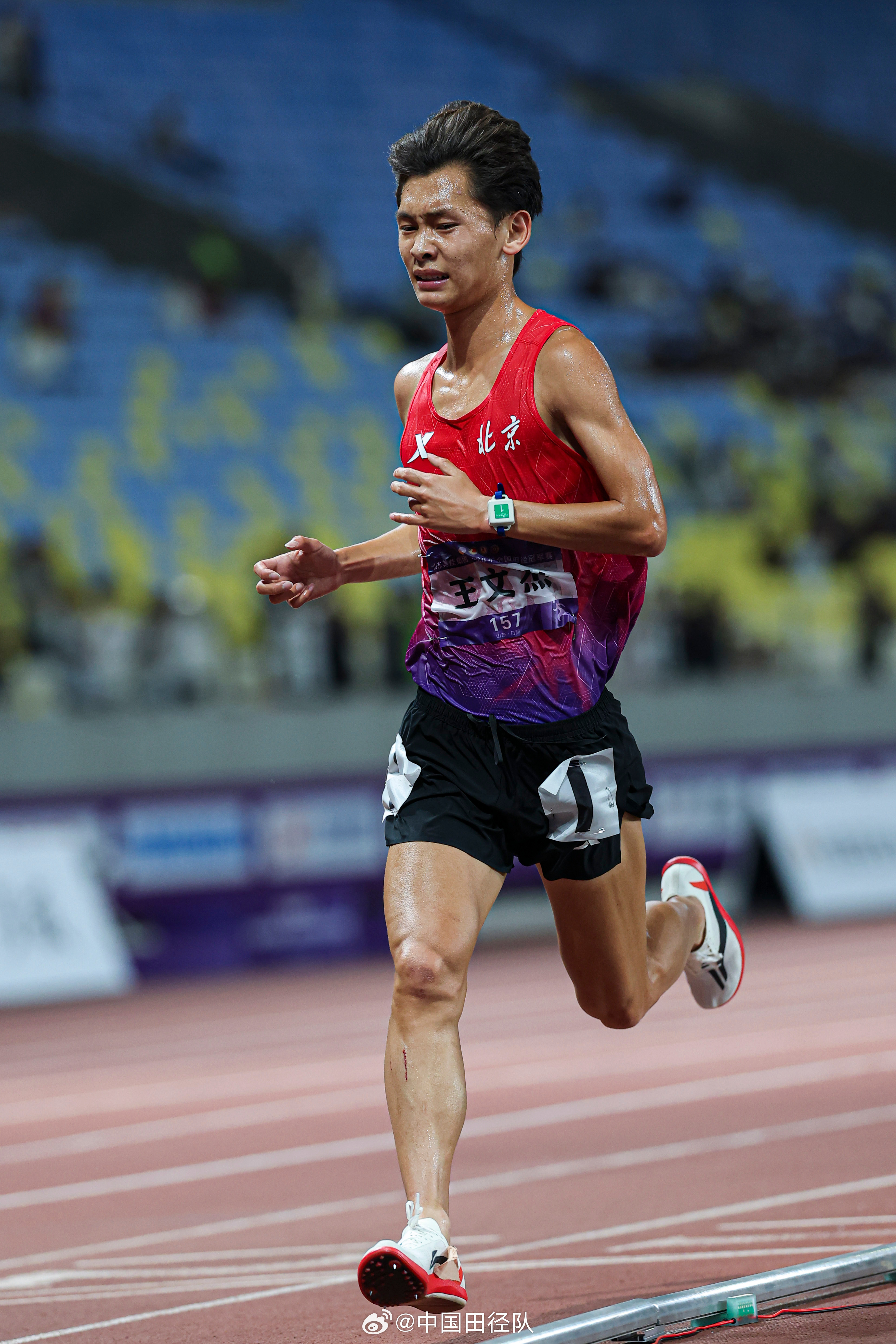 2026年全国田径冠军赛 男子10000米决赛中，王文杰以28:28.42取得冠