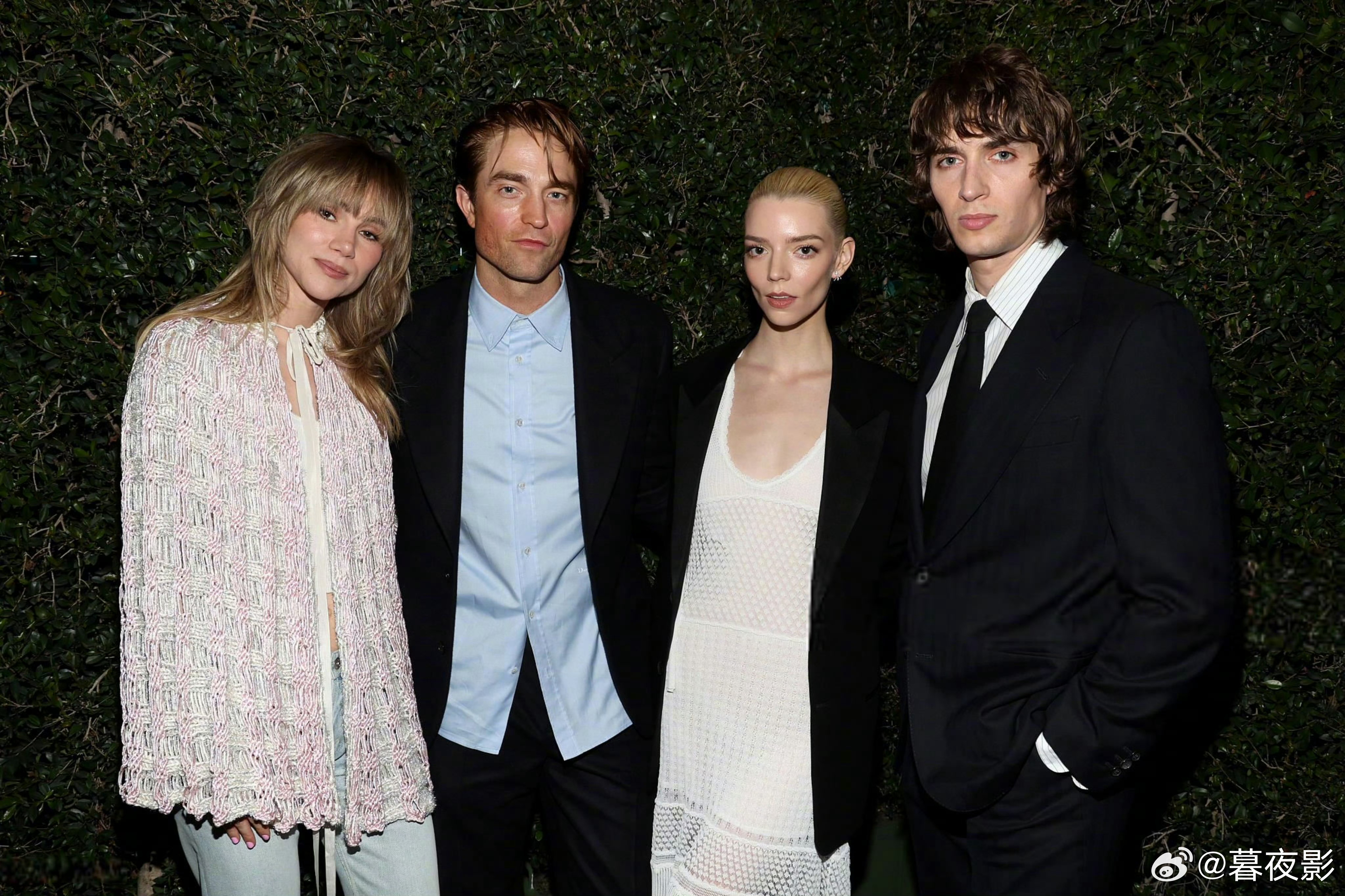 罗伯特•帕丁森 和苏琪·沃特豪斯、安雅·泰勒-乔伊 与马尔科姆·麦克雷这两对爱侣