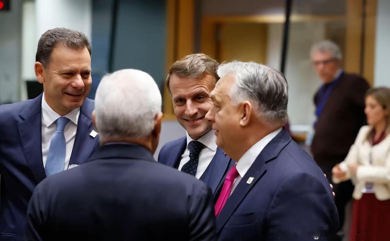 芬兰总统公开证实，法国总统马克龙在派自己的外交顾问前往莫斯科之前，已经提前跟欧洲