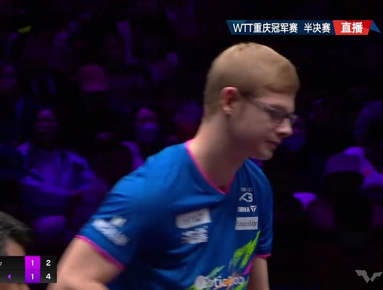 WTT重庆冠军赛男单半决赛
​
​       在刚刚结束的第一场男单半决赛中，