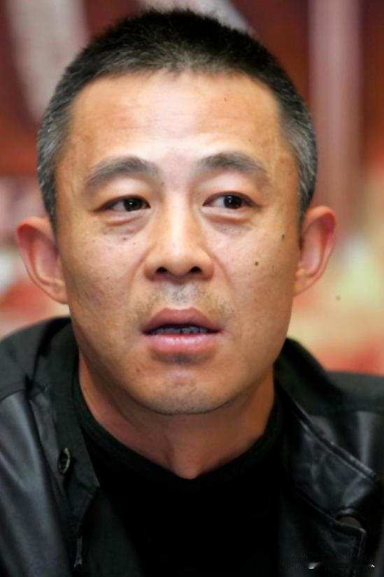 这个世界最搞不懂的人就是侯勇了。明明自己都58岁了，居然和三婚妻子生了个儿子。他