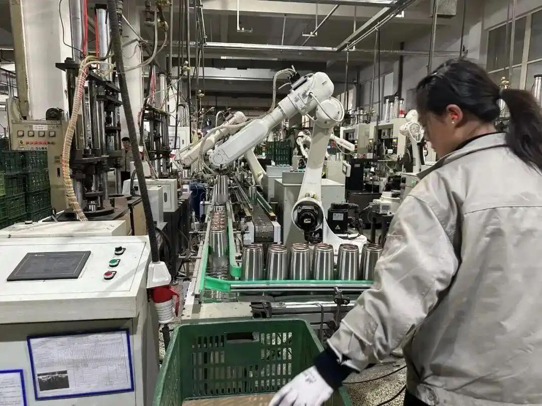 清华大学自动化系副主任鲁继文最近谈机器人时提到一个很现实的问题，真正有价值的方向