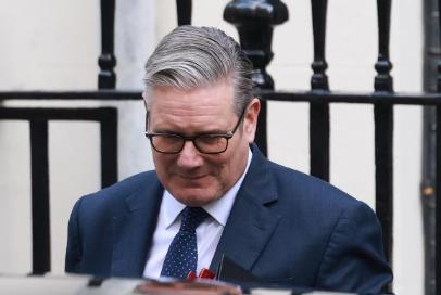 英国在访华之前先给我们一个下马威，暂停了我们在英国投资的风电项目。
 
在英国访