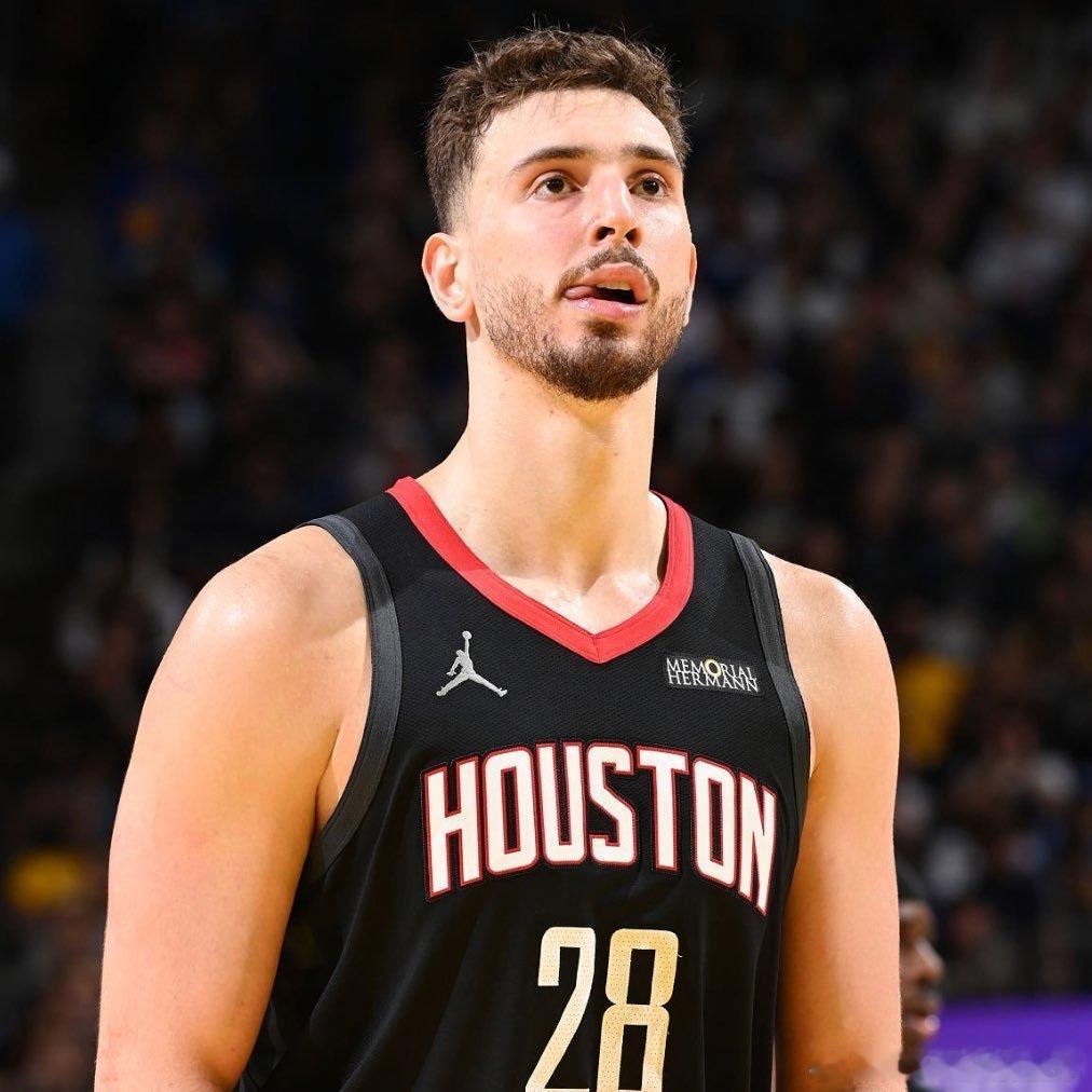 本轮系列赛中，阿尔佩伦·申京在面对德安德烈·艾顿和贾克森·海耶斯防守时的表现：▪