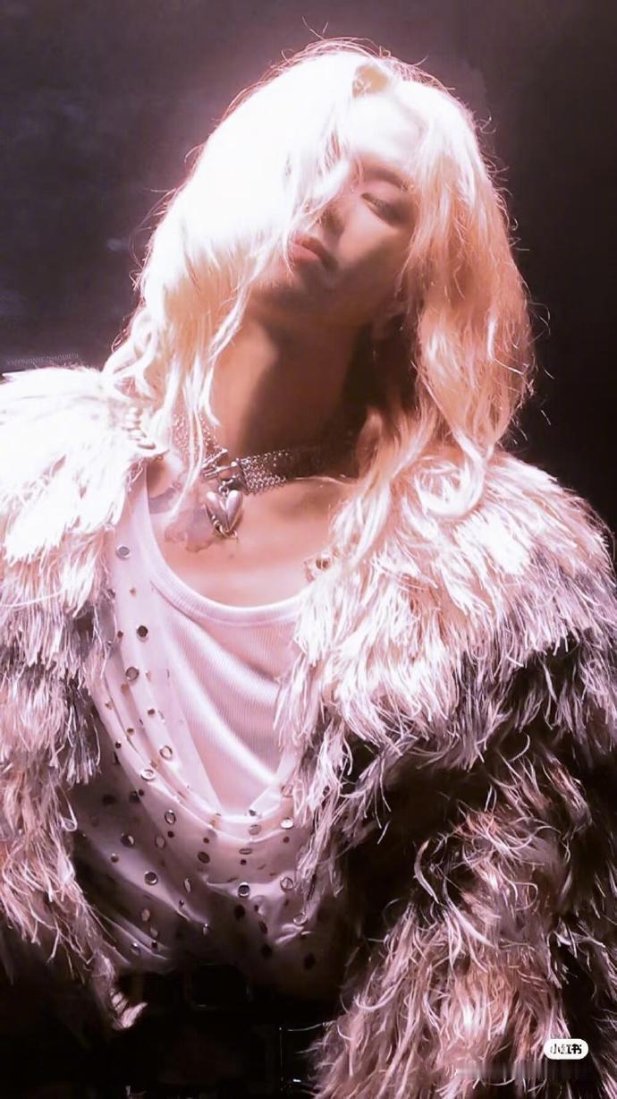 华晨宇演唱会或因泼水节延期 救命！华晨宇演唱会或因泼水节延期，延不延期都没关系，