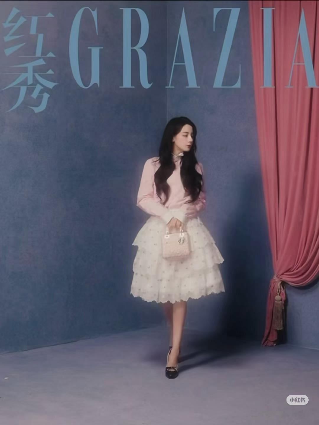 迪丽热巴油画中的Dior女郎💫 