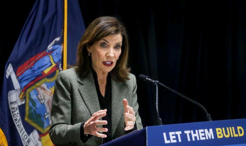 美国纽约州州长霍楚尔周二要求特朗普政府向该州居民退还约135亿美元的额外进口商品