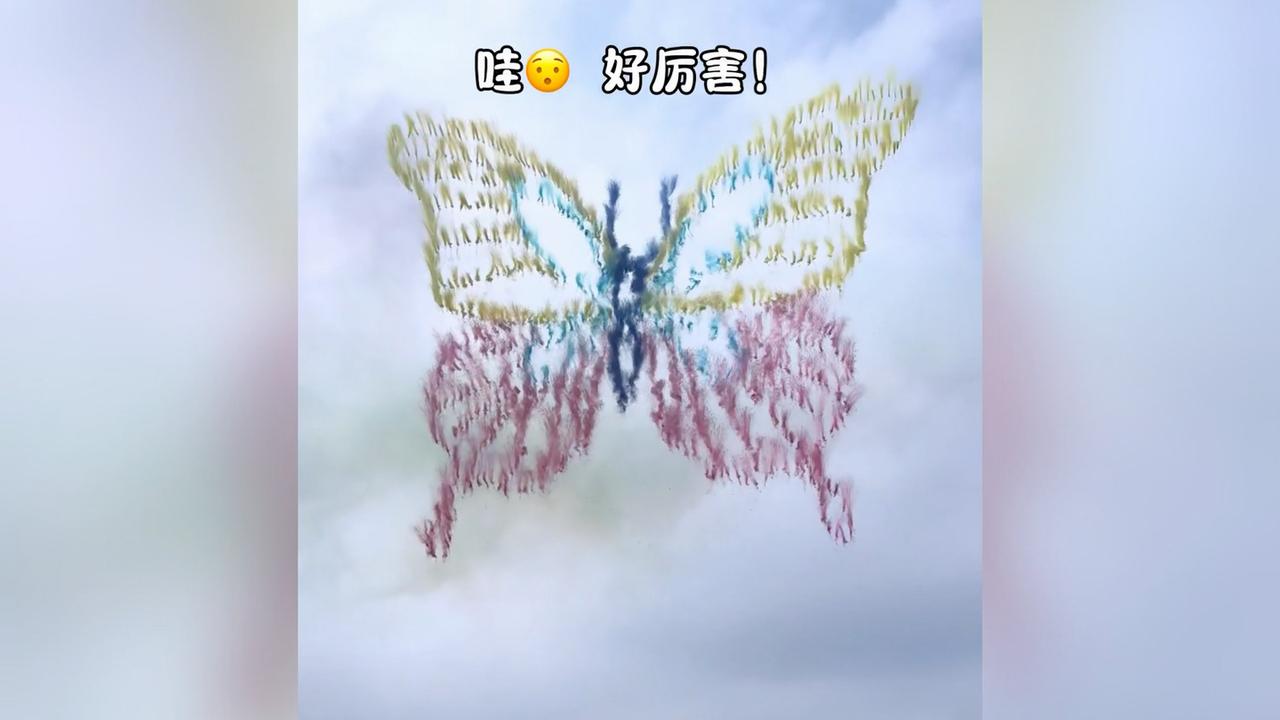 无人机烟花秀，太震撼了，希望以后再次闪耀时，看到还是会热泪盈眶