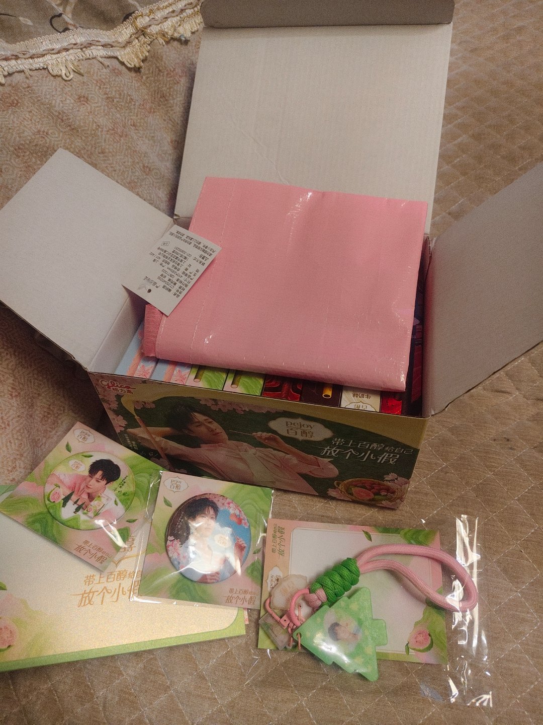 这个手提袋也太……😢跟我想象的不一样啊怎么  其他的都很不错的