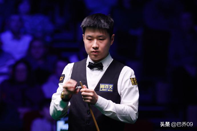 斯诺克巡回锦标赛：赵心童10-4大胜韦克林！5杆破百轰穿赛场，强势挺进四强
 