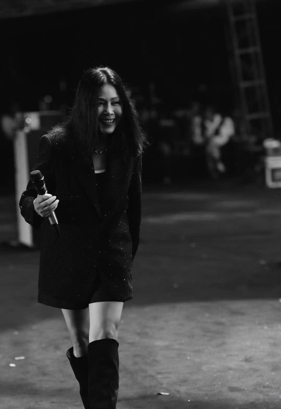 田震北京演唱会开票时间 北京演唱会的票，12月3日13:18开始抢！想象一下全场