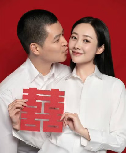 民政局回应马頔李纯结婚证是手写的对于结婚证上的手写字会有效一问，民政局相关人士回