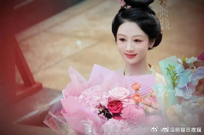 杨紫这图全是精修，别给自己骗了，这磨皮滤镜，不敢想没有滤镜还敢不敢拍古偶了，一到