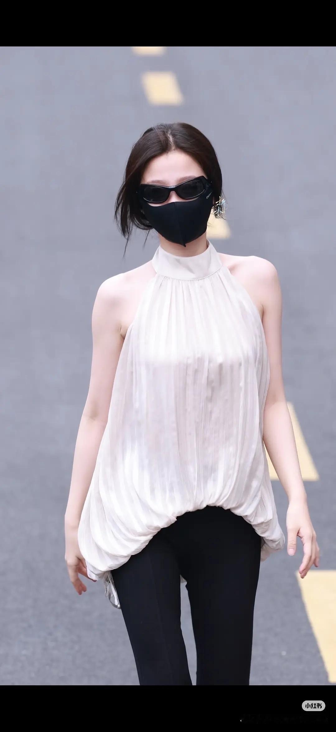 我真的不行了 虞书欣这是什么雷霆穿搭？这是什么穿搭小技巧？显得整个人都很土啊上身