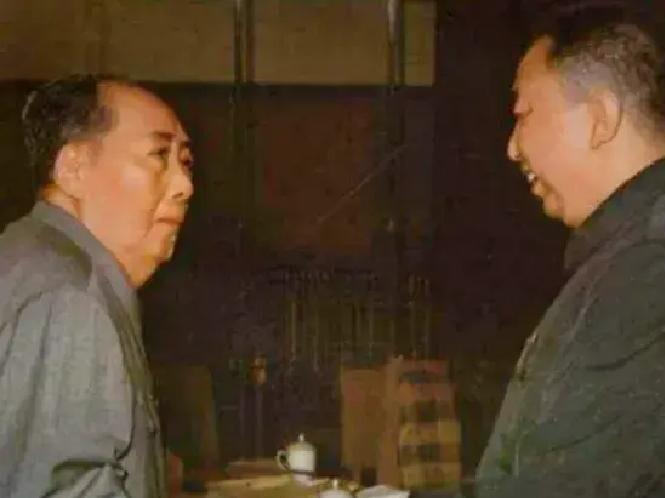 1976年，毛主席去世，当华国锋赶到中南海时，毛主席已无呼吸1976年，毛主席去