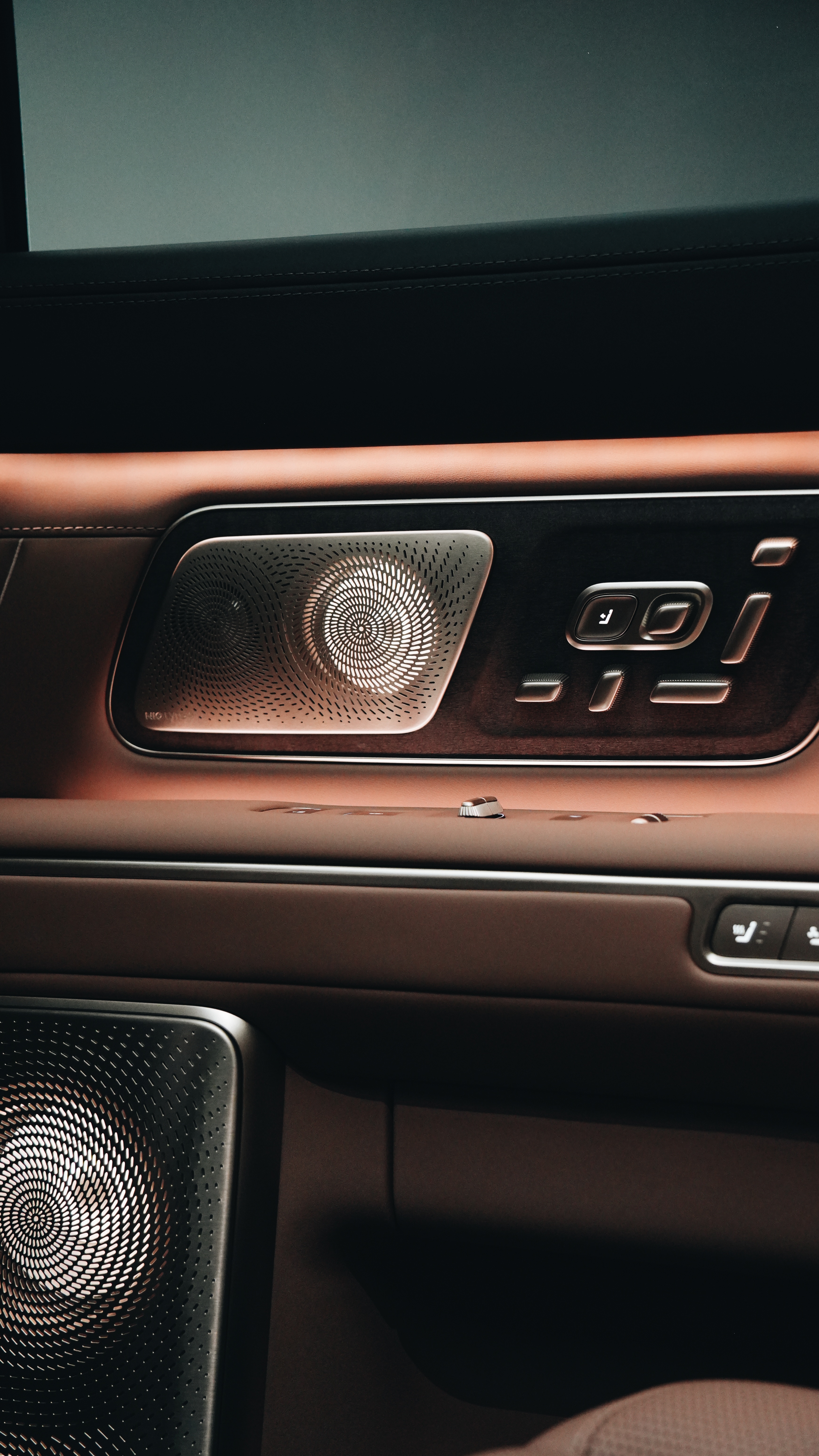 你可以永远相信蔚来的设计，满满的高级感肉眼不难看出用料也很高级，大家觉得怎么样蔚