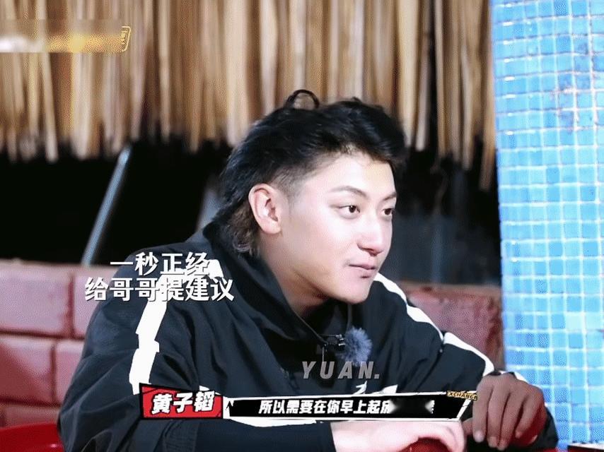 黄子韬在哪里都有人哄 黄子韬在非洲被酋长宠上天！说薯条不错，第二天就安排，他回赠