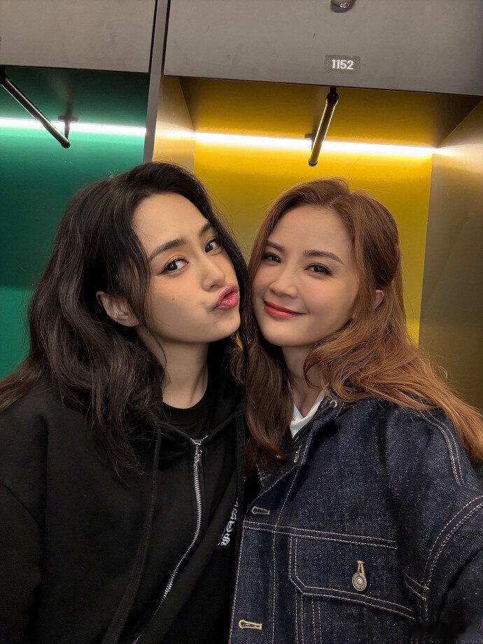 钟欣潼催蔡卓妍快点生宝宝 钟欣潼催蔡卓妍快点生宝宝，这么快的嘛！ 钟欣潼催蔡卓妍