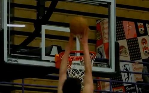 杨瀚森30秒关键补篮制胜！
北京时间3月22日，混音115-107胜猛龙905的