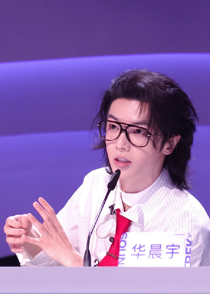 华晨宇直拍机位华晨宇这个直拍机位必须锁死！全情投入的评审状态，帅气又专业，爱了爱