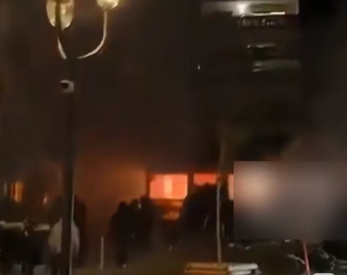 本身看好像层高也不高，还搞烟花...这....好人一生平安吧🙏 